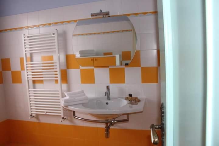 Ari B&B Montesilvano Marina Buitenkant foto